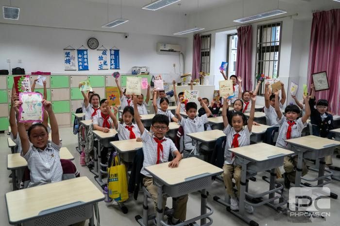 小学生为老师送上教师节祝福